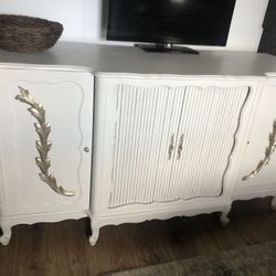 antique light up bar/buffet