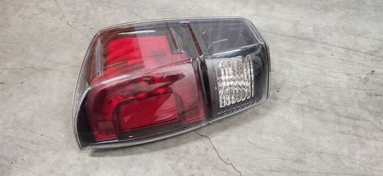 2016 - 2023 Toyota Tacoma Tail Light (Passenger Side / RH)