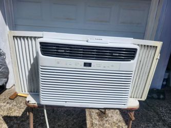 AC AIR CONDITIONER 12,100 BTU WITH REMOTE