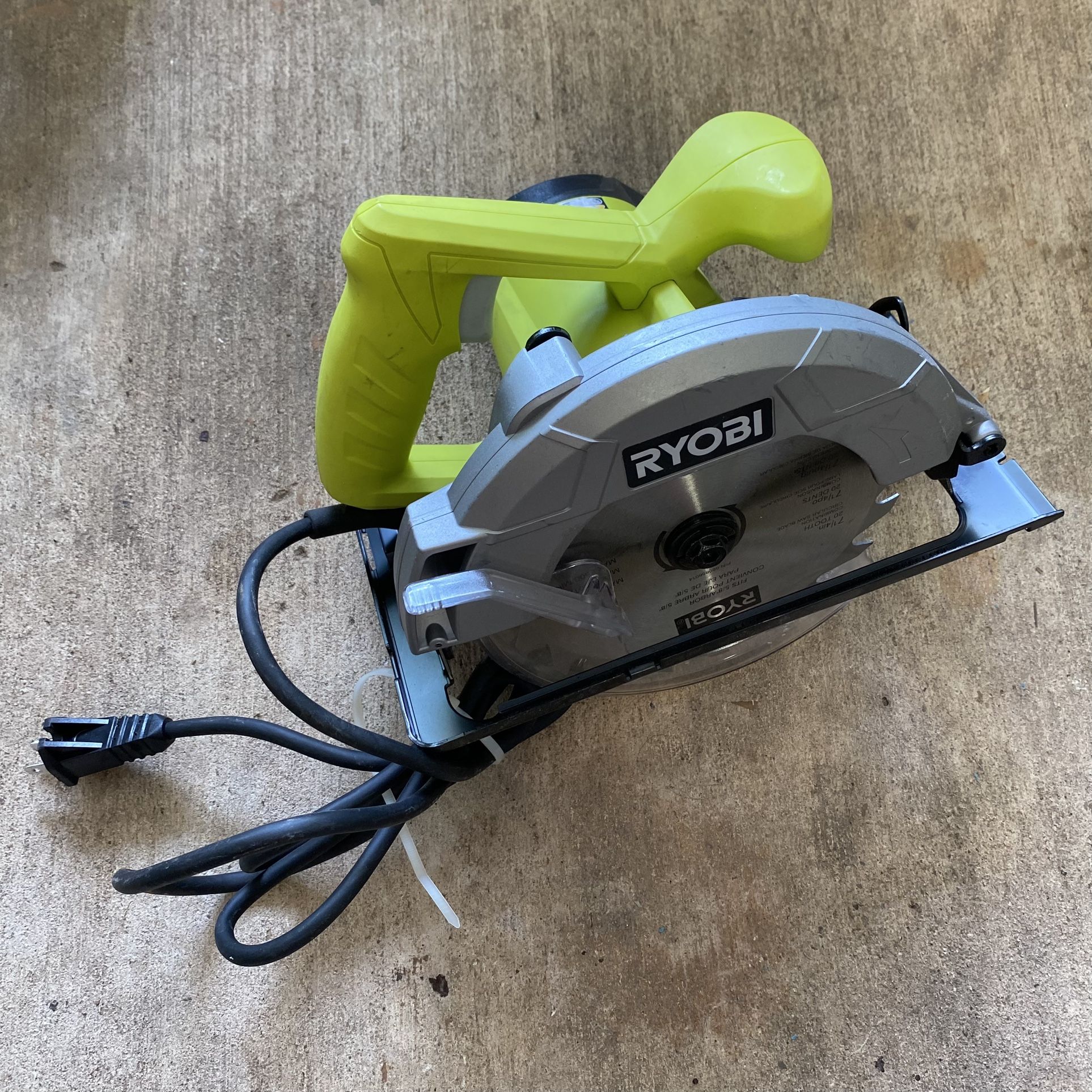 Ryobi 7 1/4 inch Corded Circular Saw with blade