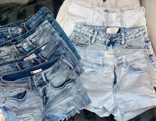 8 for $30 Denim shorts Girl/ Women / small Niña