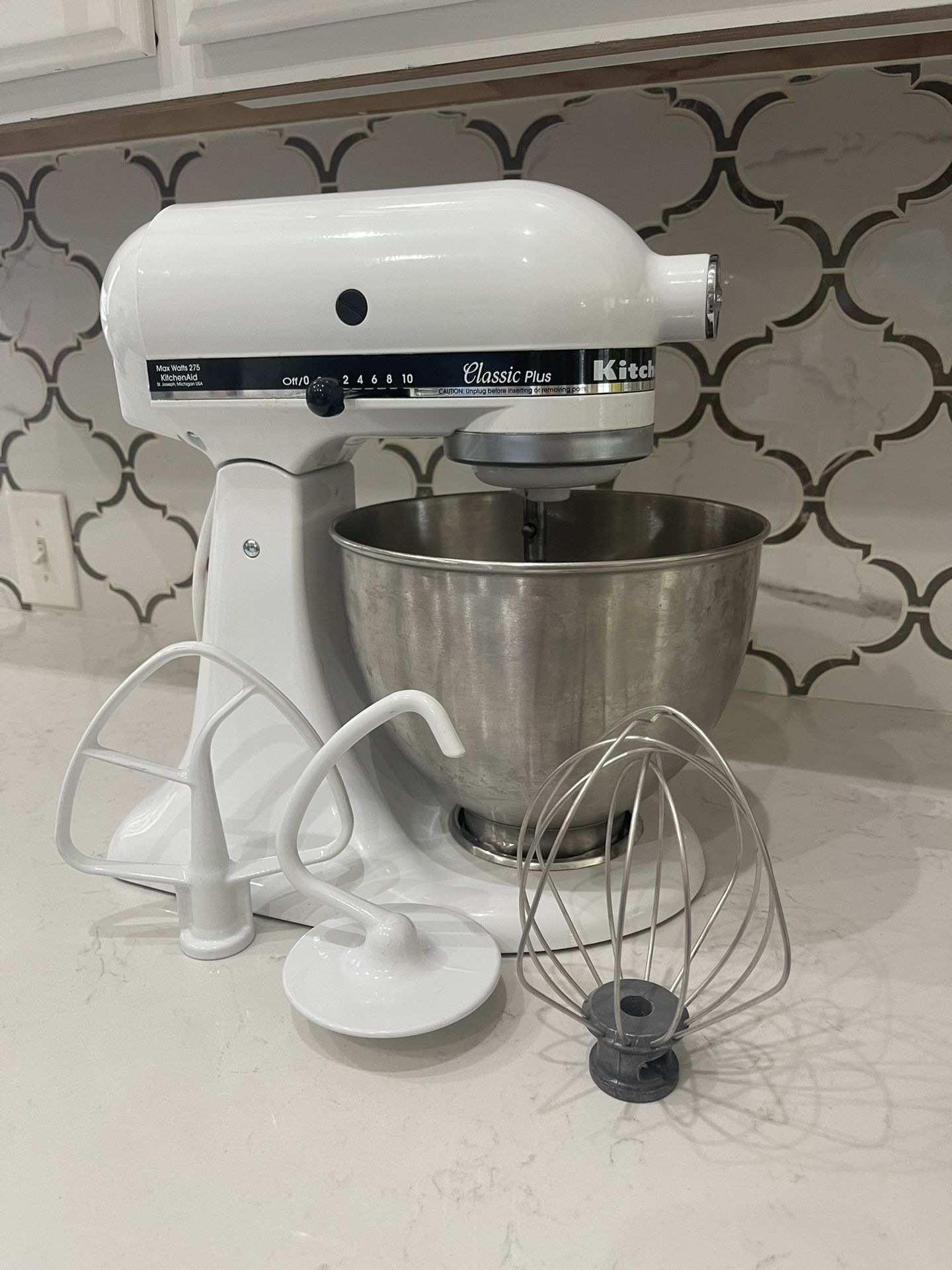 KitchenAid Classic Series 4.5 Quart Tilt-Head Stand Mixer K45SS, White