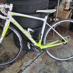 White And Neon Yellow Scott Contessa Solace 35 Road Bike 