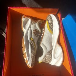 I’m Selling Women Shoes 