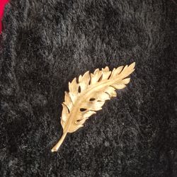 Vintage Coro Leaf brooch