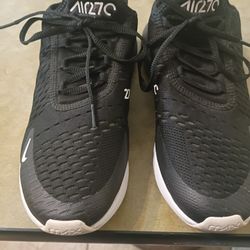 Nike Air Max 270 sneakers in a black and white color
