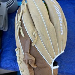 Mizuno  12" Baseball Glove