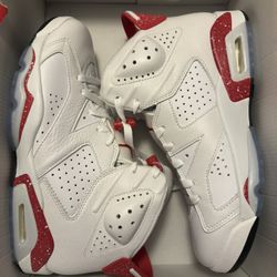 DS NEW JORDAN 6 RED OREO SIZE 8.5 