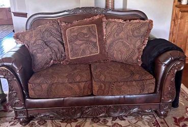 Traditional sofa and loveseat