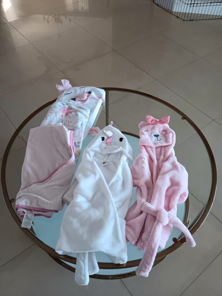 Girls Bath Robes & Towels