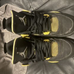 Jordan 4 Thunder 2012 