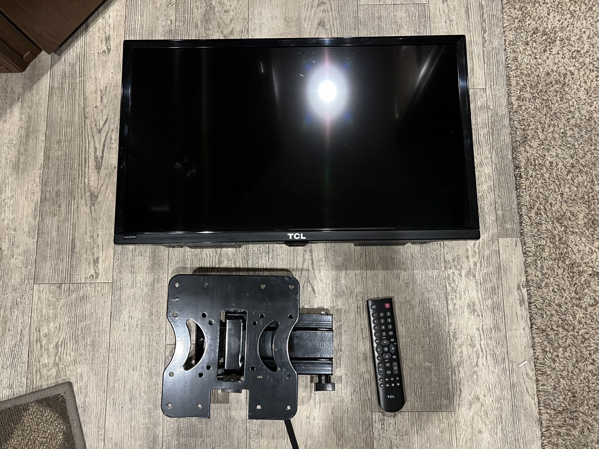 TCL 28” LCD Flat Screen TV For RV / trailer / Shop