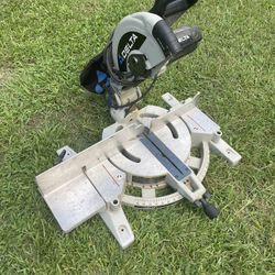 Compound miter saw