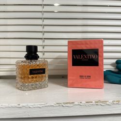 Valentino Born In Roma Coral Fantasy 