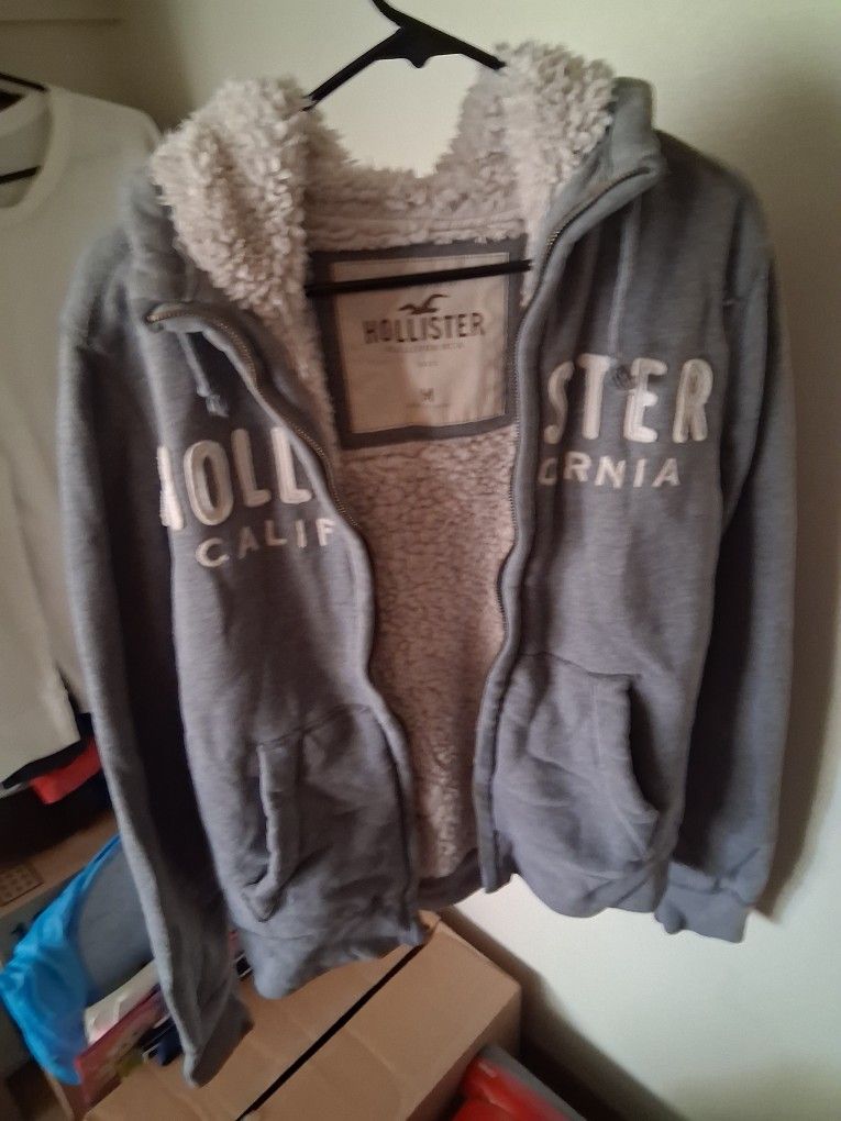 Pacific Merchants Hollister California zip up hooded faux fur lined jacket
