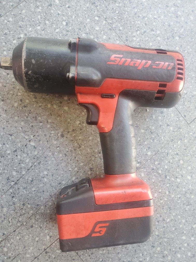 Snap On 1/2inch Gun 2 Batteries And Charger No Issues
