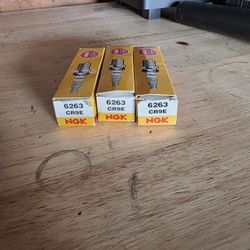 NGK 6263 CR9E Spark Plugs