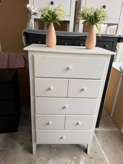 White Dresses Draws Works Well