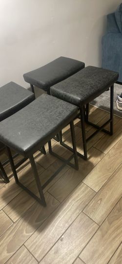 ( USED ) Bar stool  set of 4 height : 25in