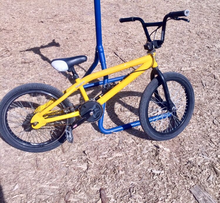 Haro Ryan Nyquist edition pro 20” yellow & black BMX bike