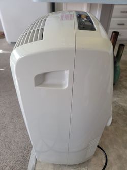 COOLS 400 SQ. FT.!!! Delonghi Pinguino Portable Air Conditioner!!! Must See!!!