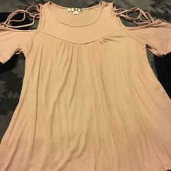 Women’s size medium shirt like new condition