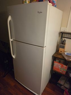 $100 Whirlpool refrigerator