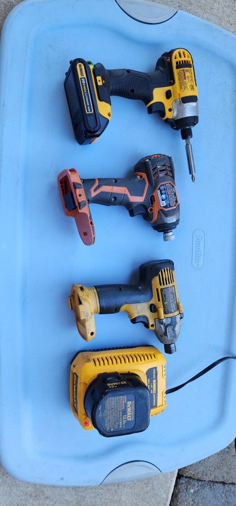 DeWalt 12.0V Battery Pack and Charger