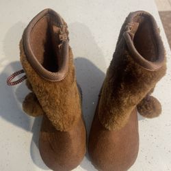 Infant boots size 4