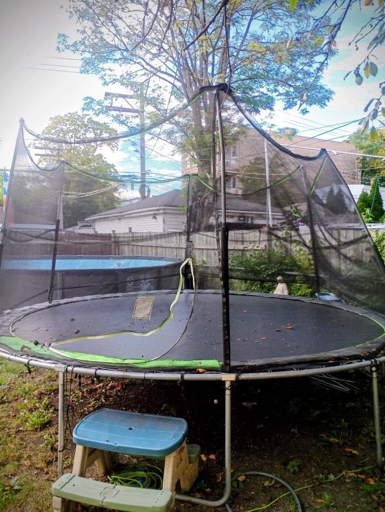 Trampoline 