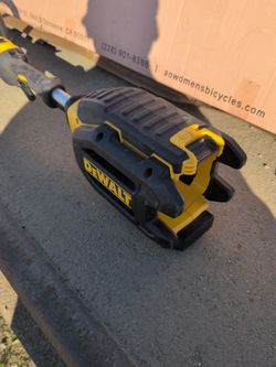 DeWalt 40 V Max Weed Trimmer 