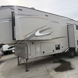 2020 Jayco Eagle 321RSTS – Luxury Fifth Wheel – Residential Style – Financing Available