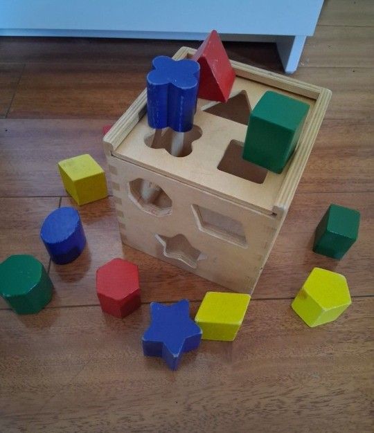 Melissa and Doug Classic Toy Wooden Shape Sorting Cube 