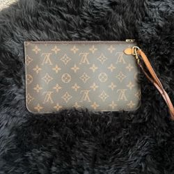Wristlet purse