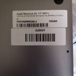 Apple MacBook 2020 M1 CHIP NEW OUT OF THE BOX  UNLOCKED 