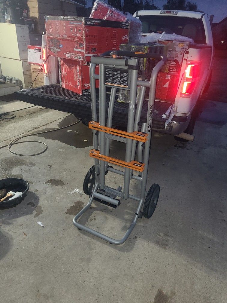 RIDGID
Universal Mobile Miter Saw Stand with Mounting Braces
RIDGID
Universal Mobile Miter Saw Stand with Mounting Braces