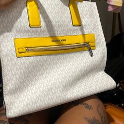 BRAND NEW MK PURSE