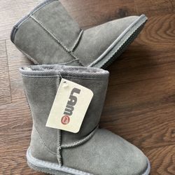 Kids New Boots Lamo, Size 3, Runs Smaller , Will Be Good For 1us