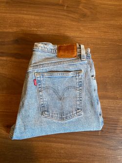 Woman’s501s Levi’s jeans