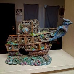 Fish Tank Decor Pickup Between 2;00-11:00 Rainbow/charleston Cash Only Read Description Price Is Firm 