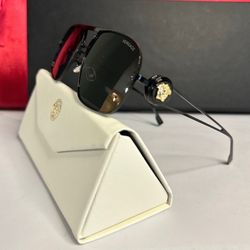 Luxury Black Square‑Frame Sunglasses with Gold Detail