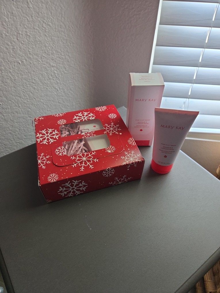 New Mary Kay Clay Pink Mask Christmas Teacher Gift Office Work Gift
