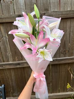 Lily Bouquet READY FOR PICKUP TODAY / LISTO PARA RECOGER HOY
