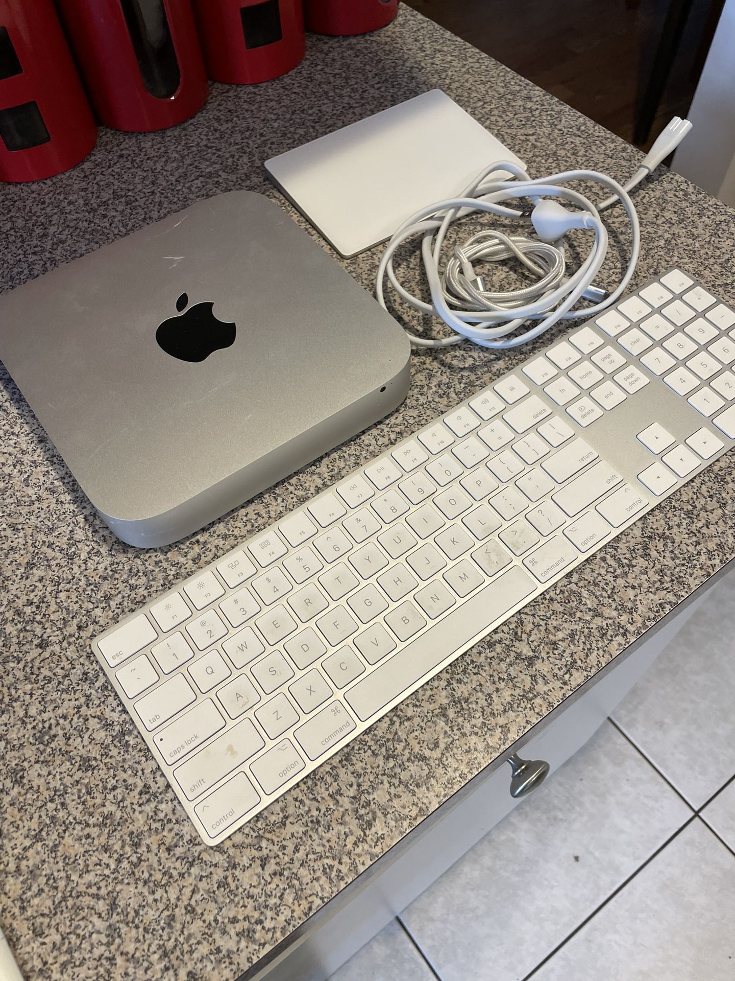 Apple Mac Mini  with Tracjpad! 