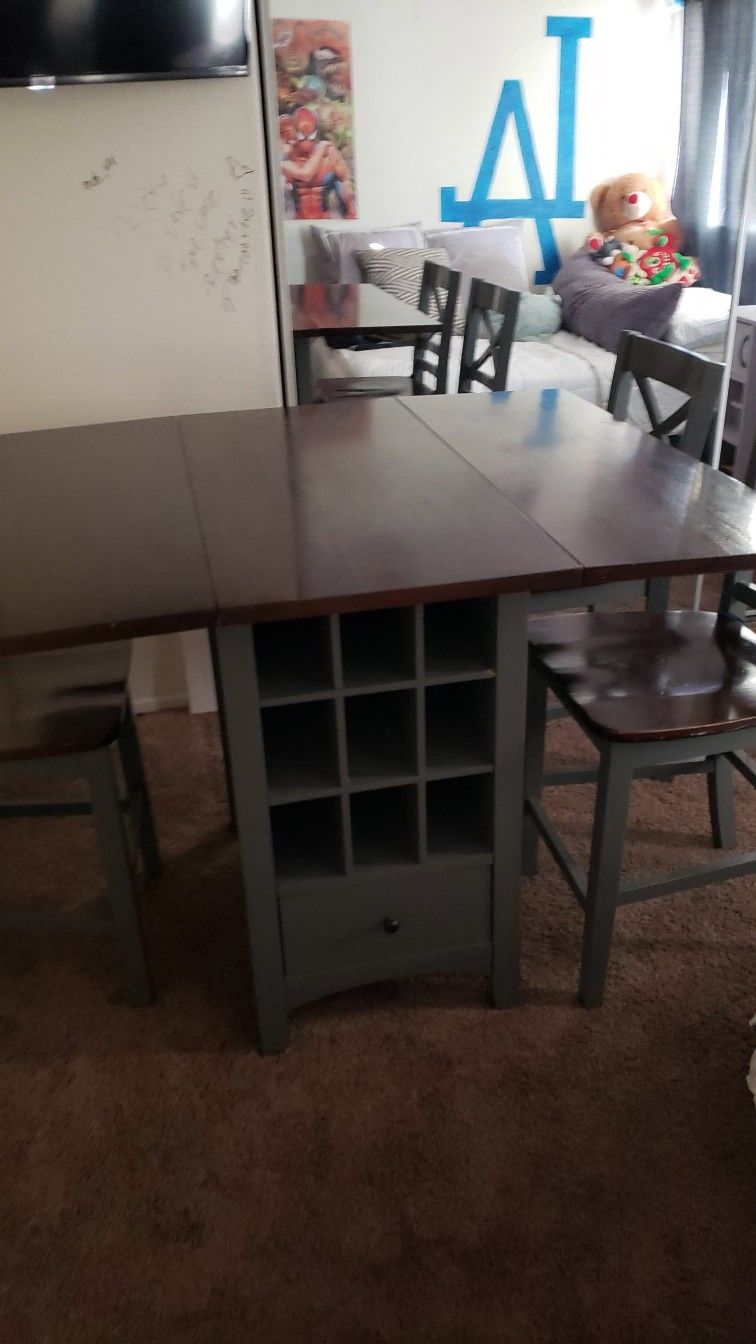 Adjustable Dining Table