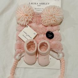 NWT Baby Girl Winter Hat And Bootie Set