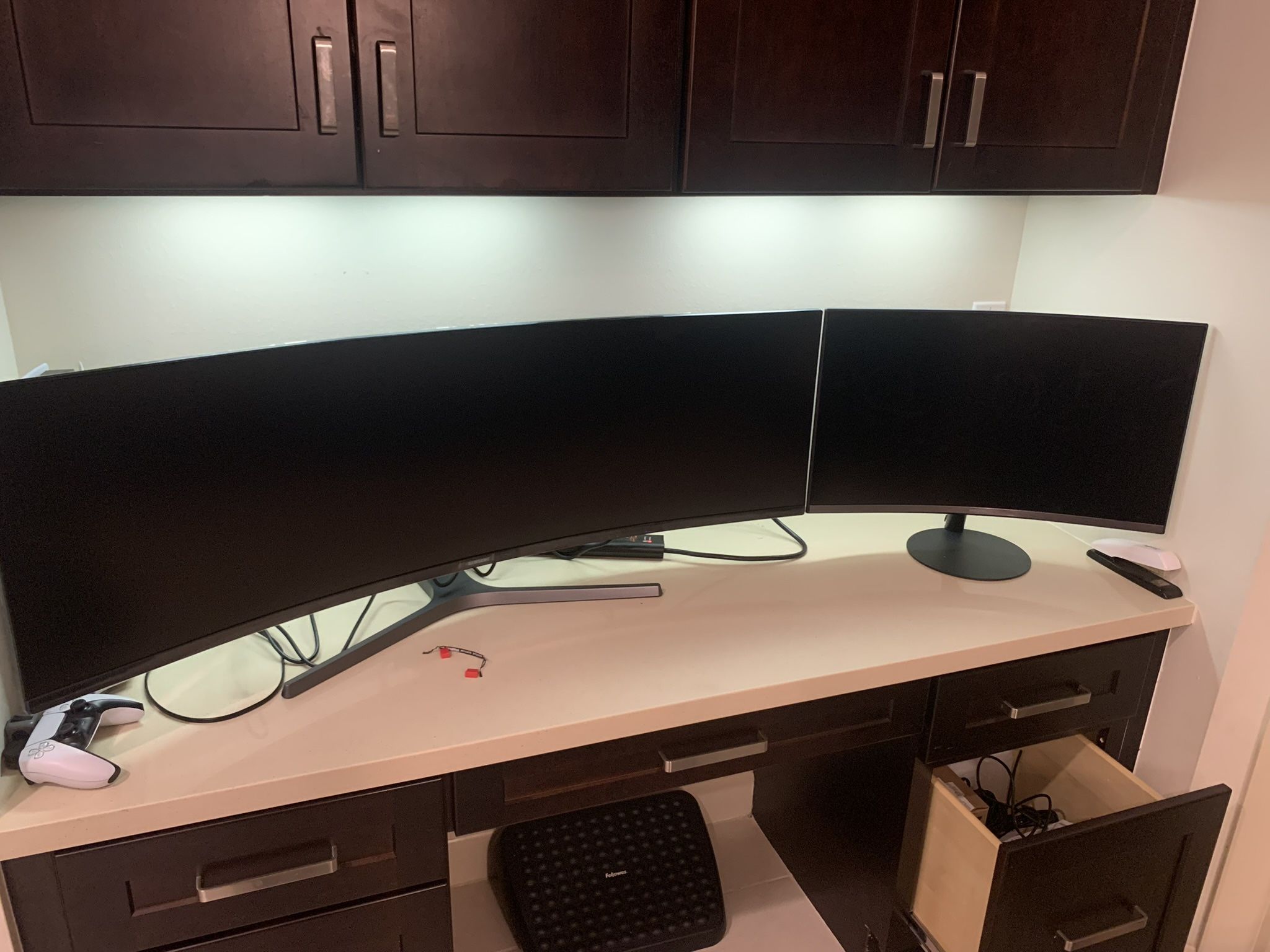 Samsung 49" Odyssey CRG9 DQHD