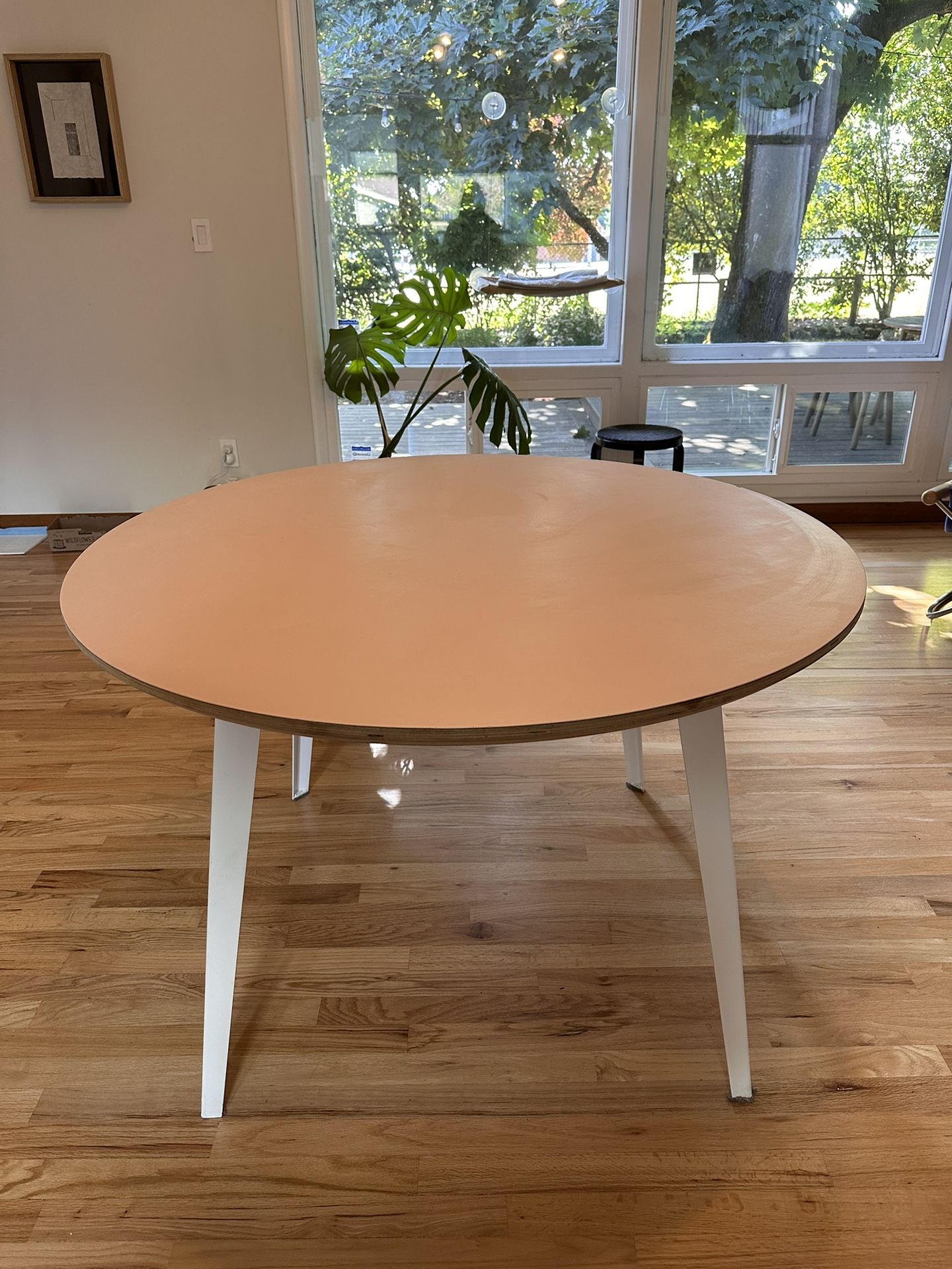 Floyd Round Table - 46”