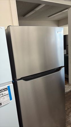 New Frigidaire. 18 Cubic Feet Apartment Side 