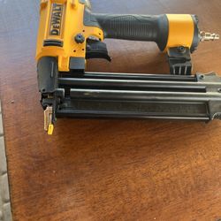 DEWALT 18-Gauge Pneumatic Corded Brad Nailer